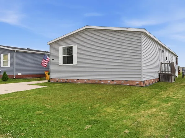 58520 Brookside Dr, New Haven, MI 48048