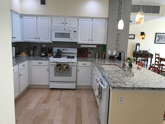 5th image of 1279 Lakeshore Park Pl APT 1G