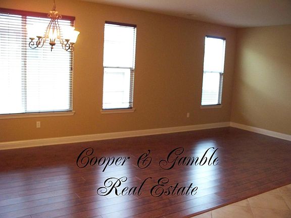 Living room/dining area
