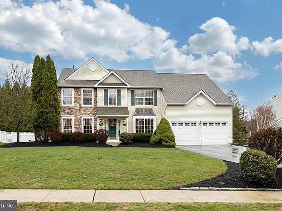 2nd image of 891 Winding River Ln