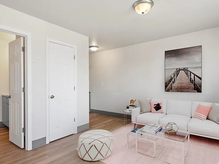 2153 Stevens Dr — Photo 2