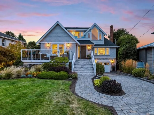 1244 Beach Dr, Oak Bay, BC V8S 2N3