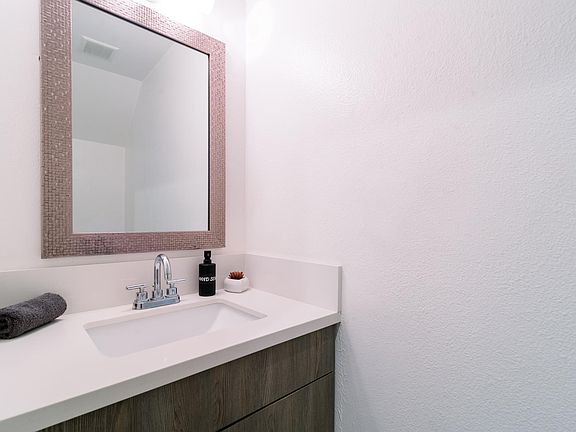 2nd image of 110 S Eucalyptus Ave APT 4