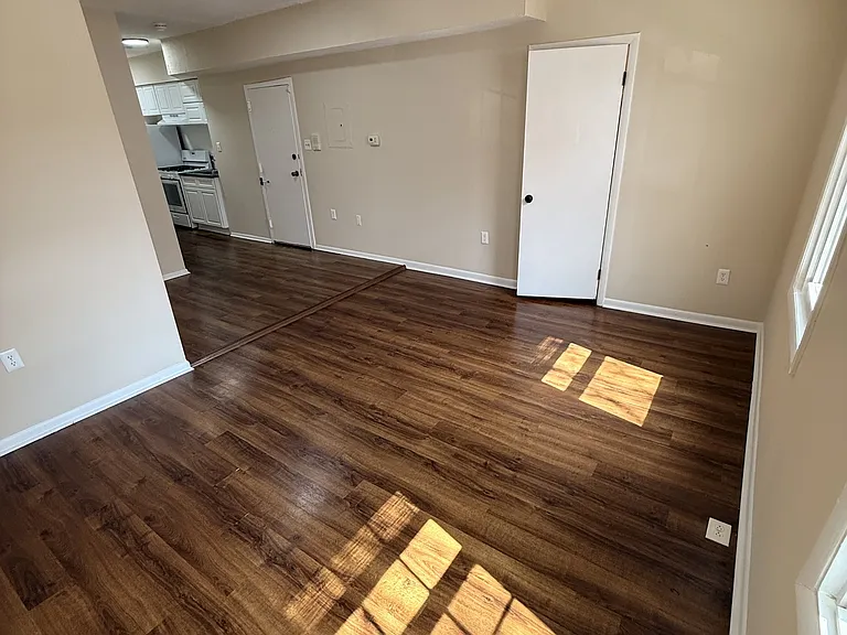 1504 Isherwood St NE — Photo 5