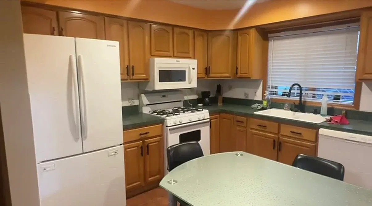 4 bed, $1,600 — Photo 3