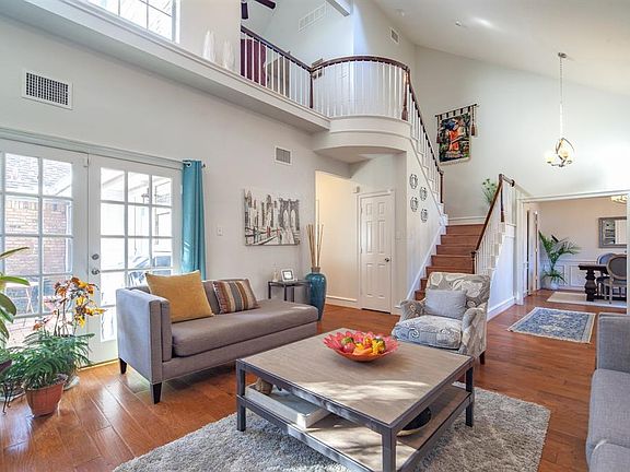 5th image of 200 Sherwood Ct