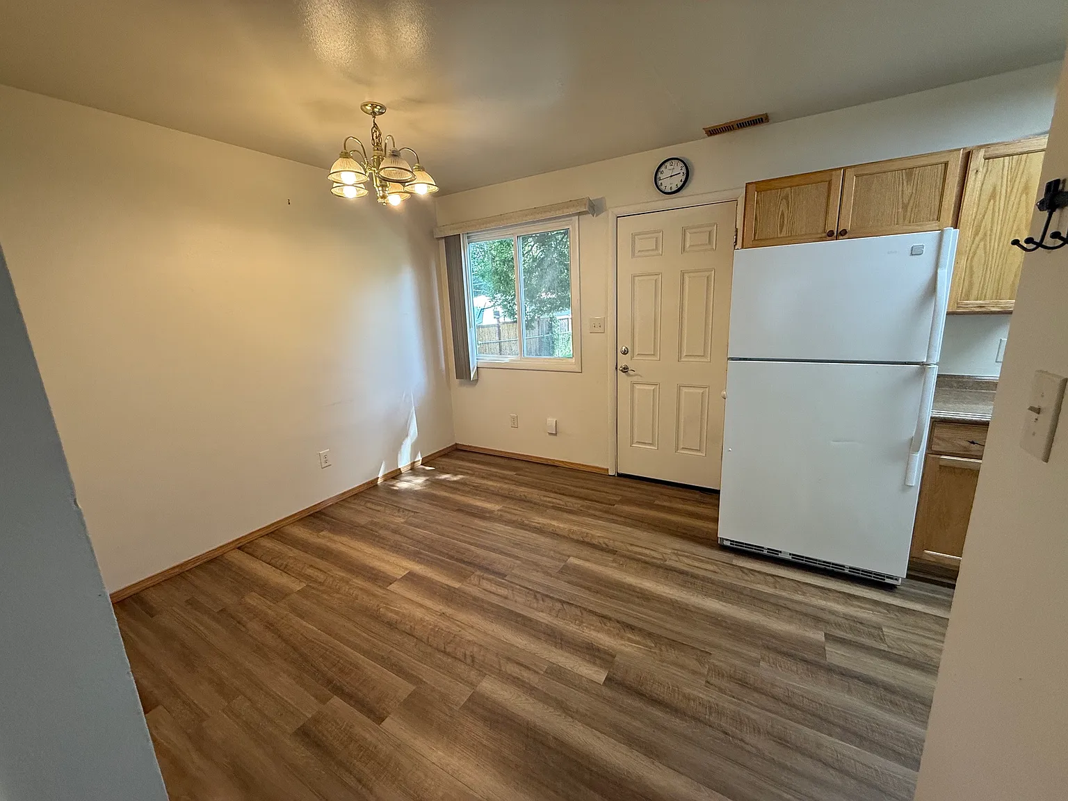 3 bed, 1.5 bath, 1200 sqft, $1,650 — Photo 3
