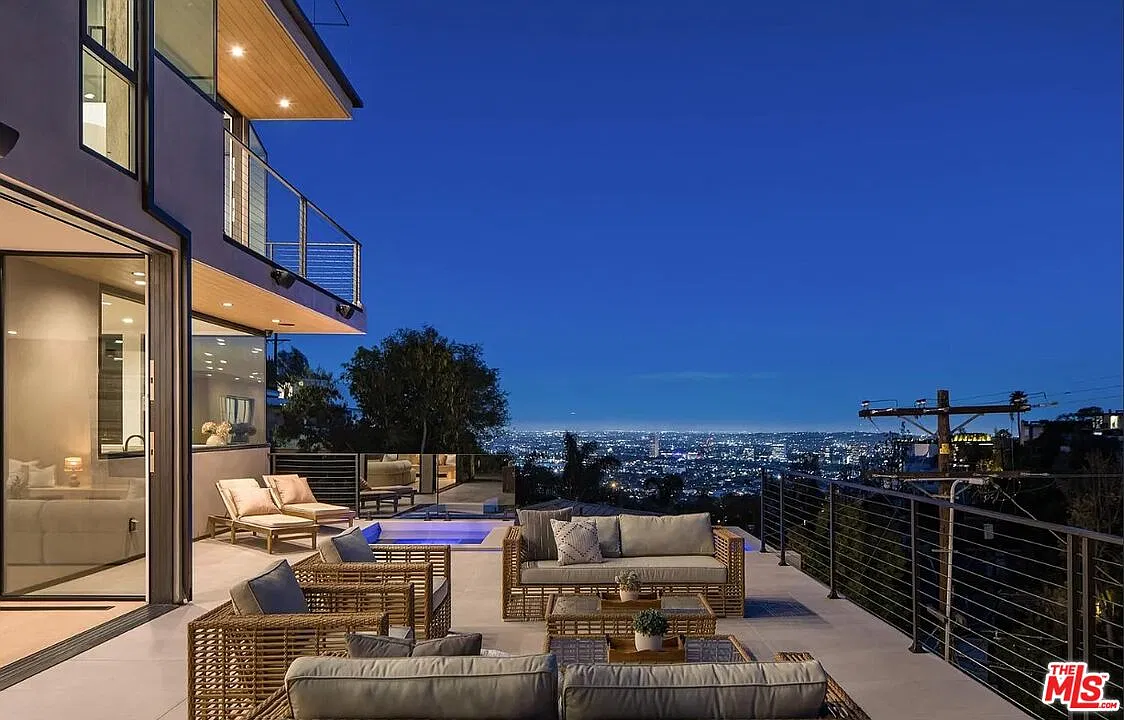 4 bed, 6.0 bath, 6093 sqft, $40,000 — Photo 4