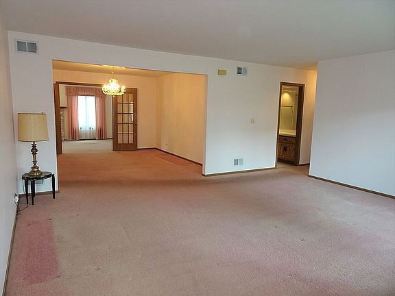 3rd image of 11556 Autobahn Dr E