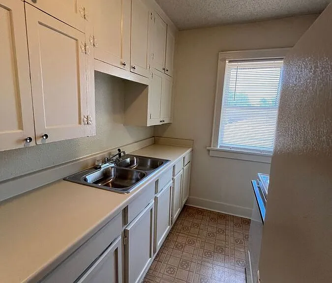 2601 N Walker Ave #9 — Photo 7