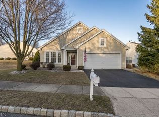 29 Victoria Dr, Belvidere, NJ 07823