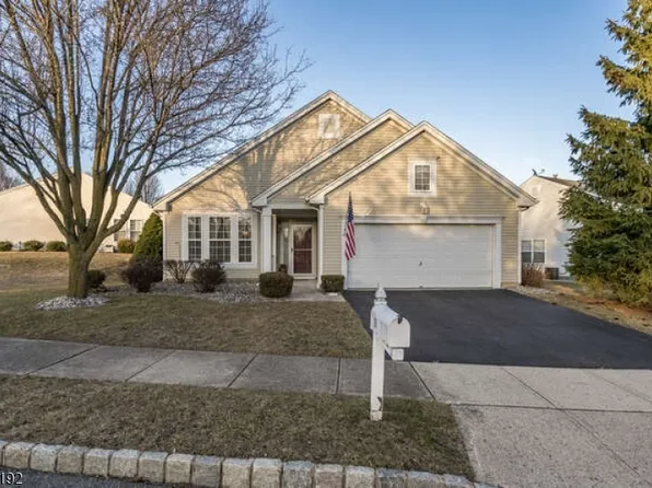 29 Victoria Dr, White Twp., NJ 07823