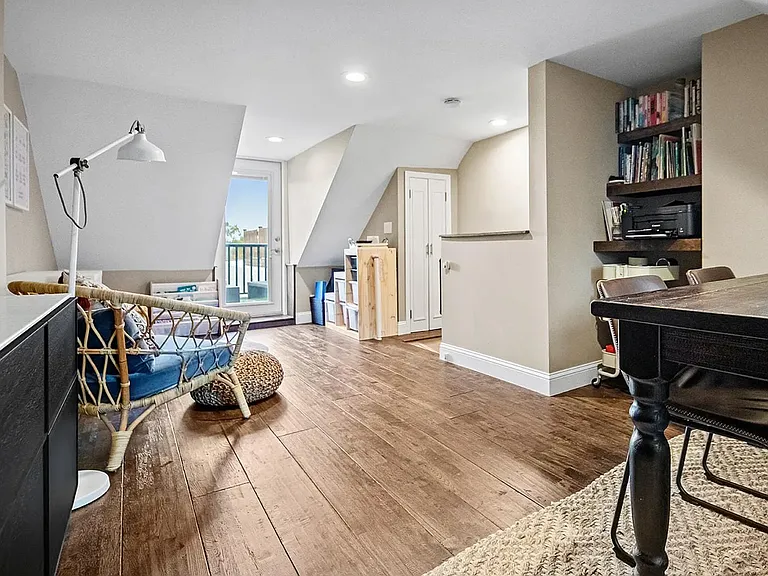 114 E Allen St — Photo 20