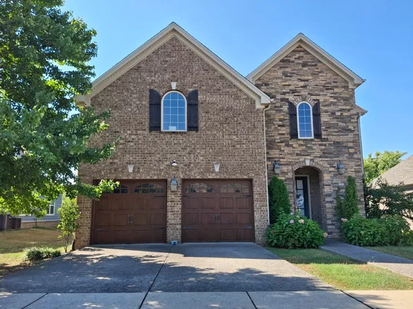 160 Dayflower Dr, Hendersonville, TN 37075