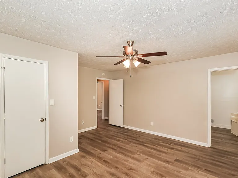 4140 Hawkins Xing — Photo 10