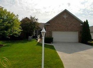 1519 Silverton Ct, Flint, MI 48532