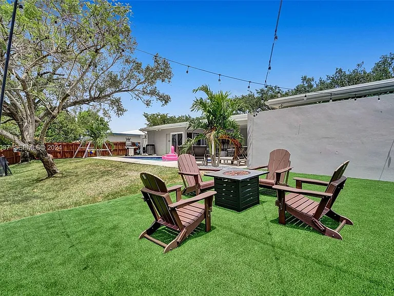 1941 SW 52nd Ter #1941 — Photo 45