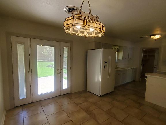 4th image of 6221 Browning Dr