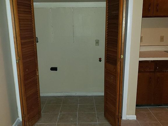 5th image of 4218 Julia St #B