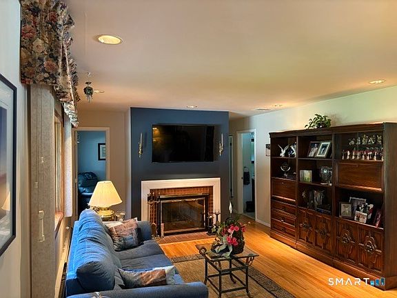 4th image of 68 Earl Avenue