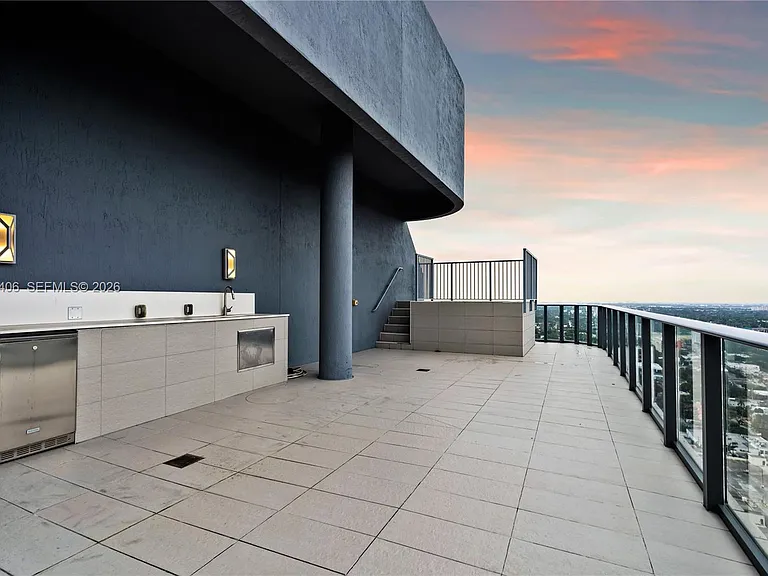 121 NE 34th St #Penthouse 3217 — Photo 39