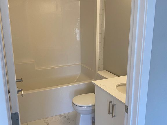 5th image of 301 Redstone Blvd NE #411