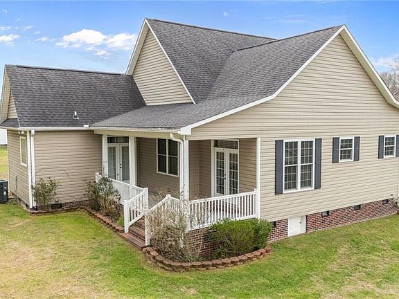 3rd image of 114 Meadow Stone Ln