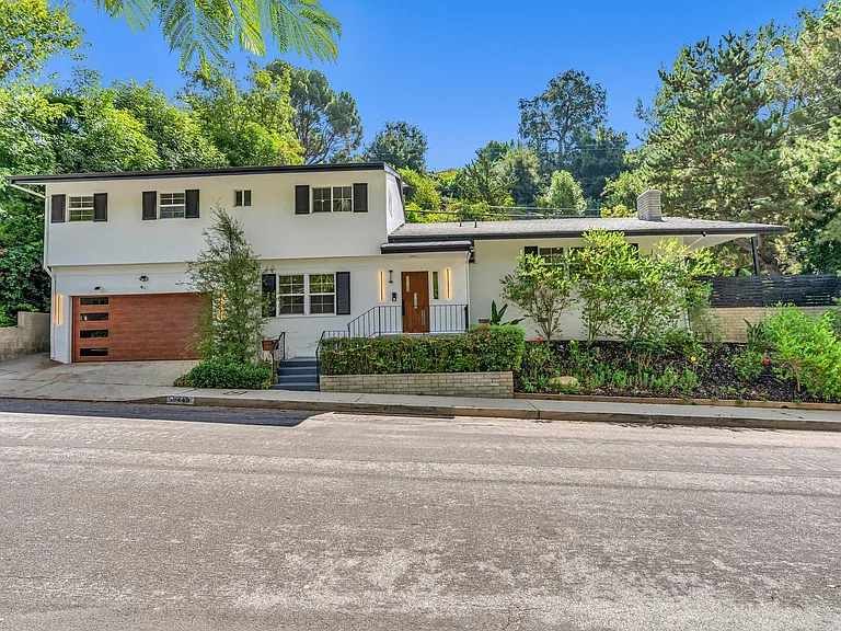 15440 Hamner Dr — Photo 2