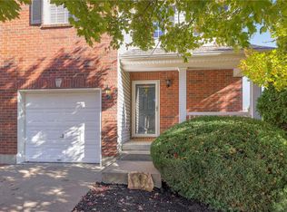1040 SW Wysteria Dr, Lees Summit, MO 64082