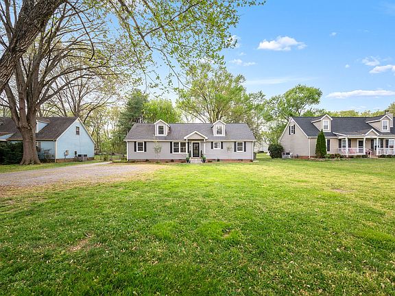 5th image of 112 Fox Ridge Dr