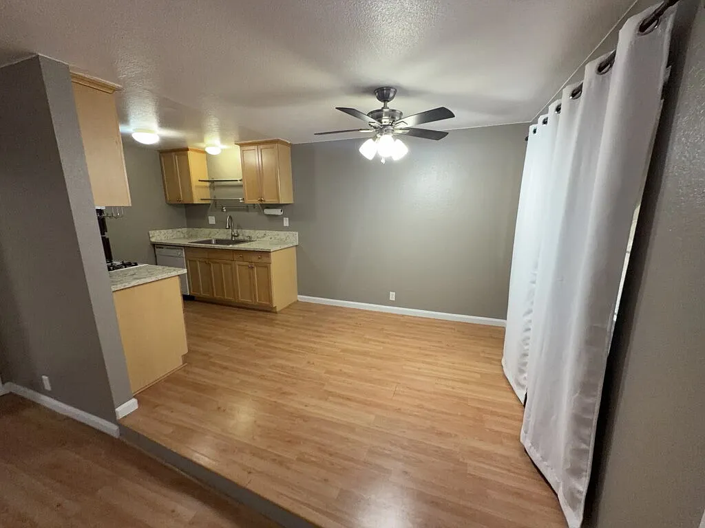 2 bed, 2.0 bath, 1025 sqft, $2,200 — Photo 3