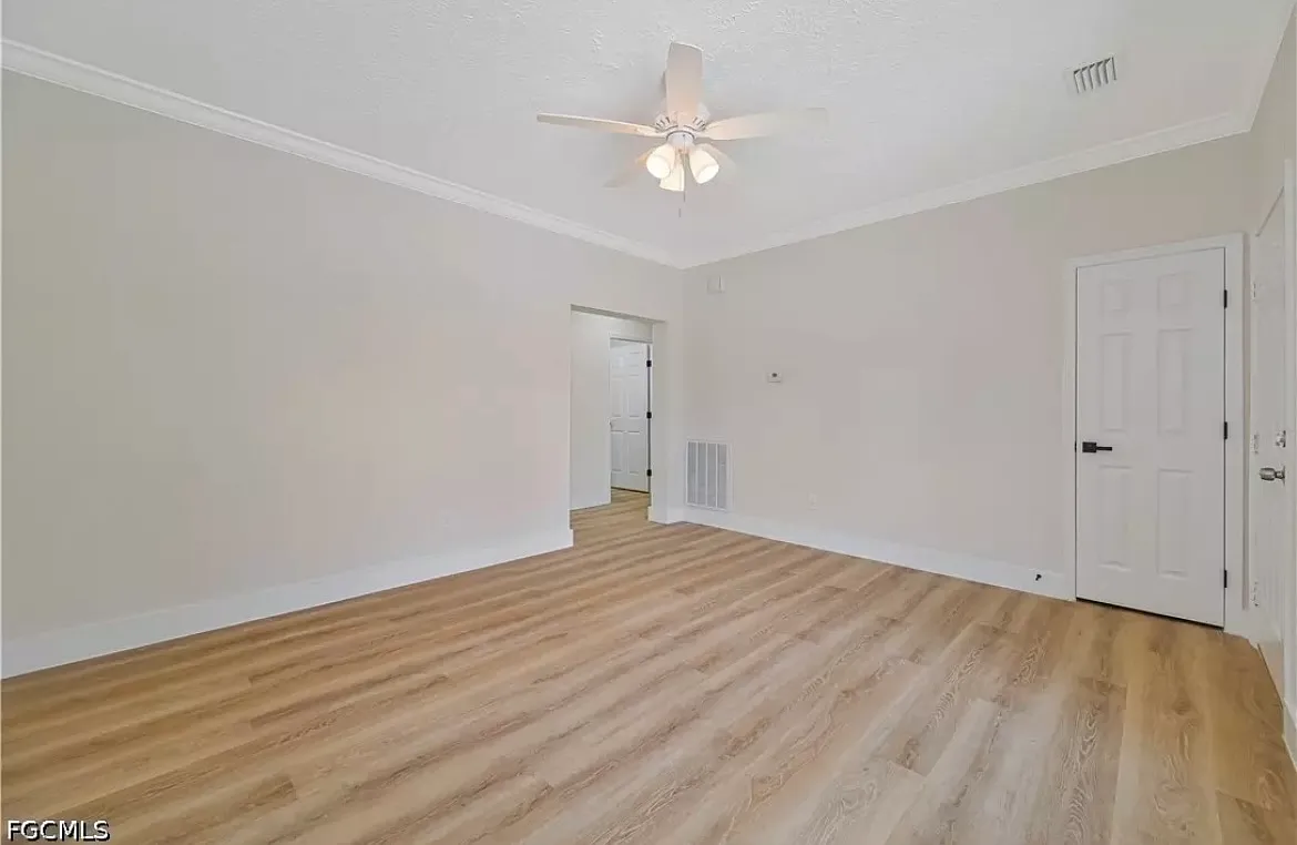 2 bed, 900 sqft, $1,400 — Photo 2