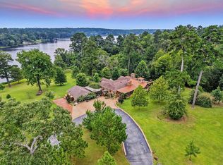 1803 Pine Hills Ln, Gladewater, TX 75647