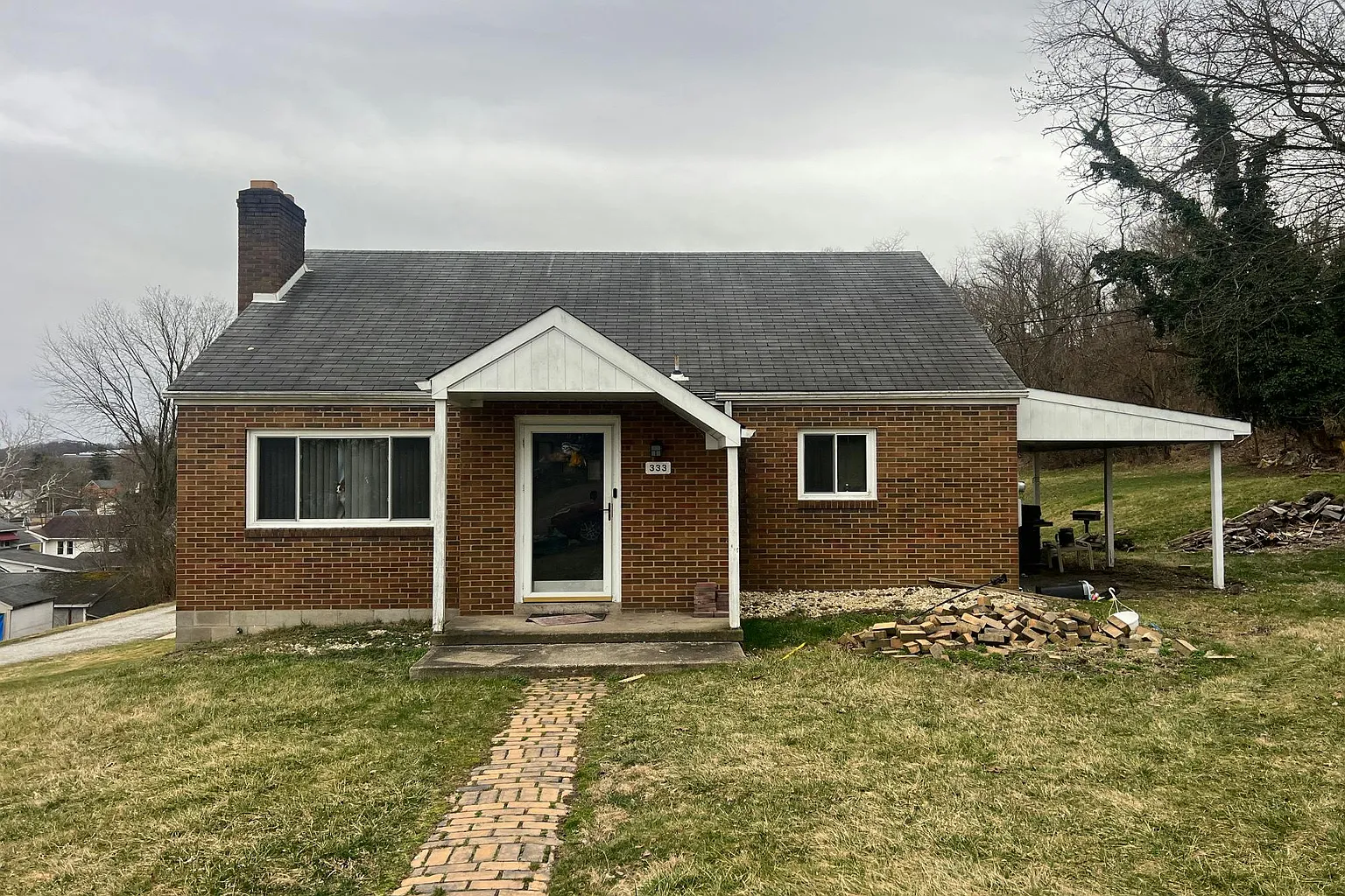 333 Forrest Ave photo 1