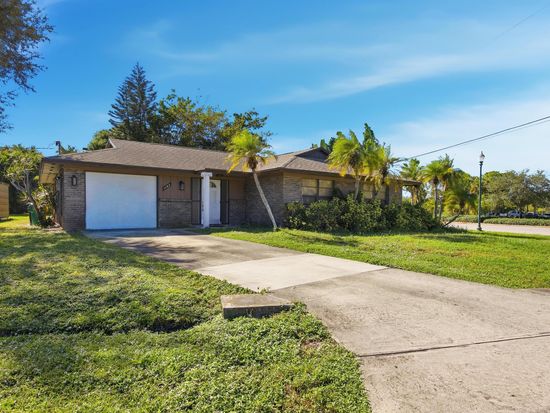 1102 SE Petunia Avenue, Port Saint Lucie, FL 34952