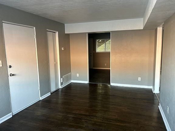 5th image of 1008 Forest Ct APT 11