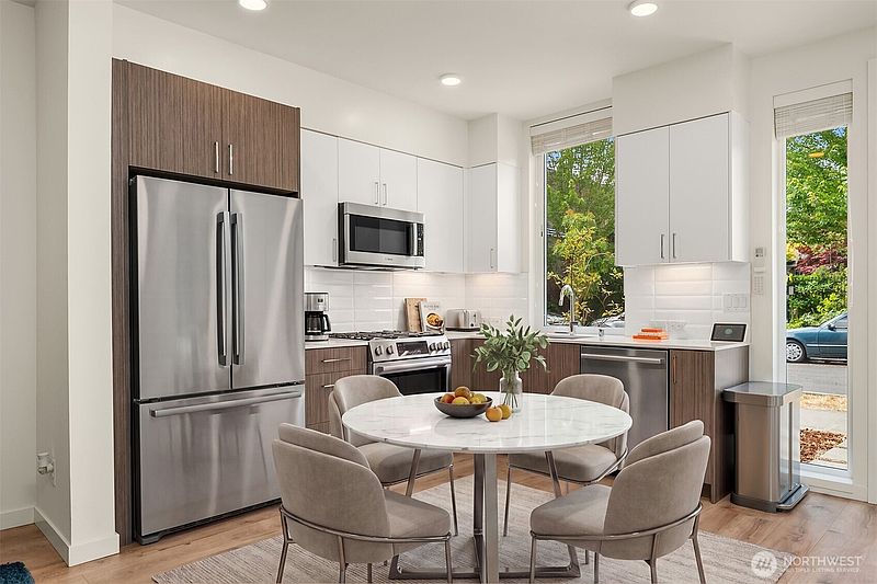 5th image of 422 10th Avenue E #F