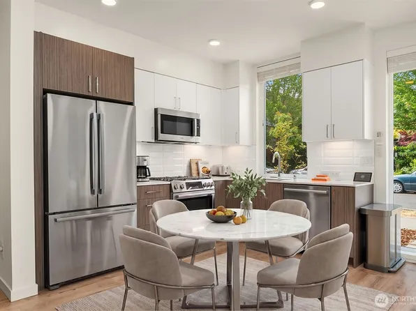 422 10th Avenue E #F, Seattle, WA 98102