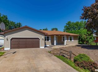 13524 137th St W, Taylor Ridge, IL 61284