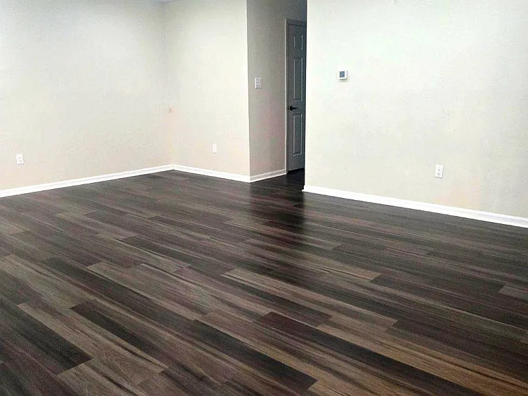 905 Woodbridge Ct #F — Photo 8