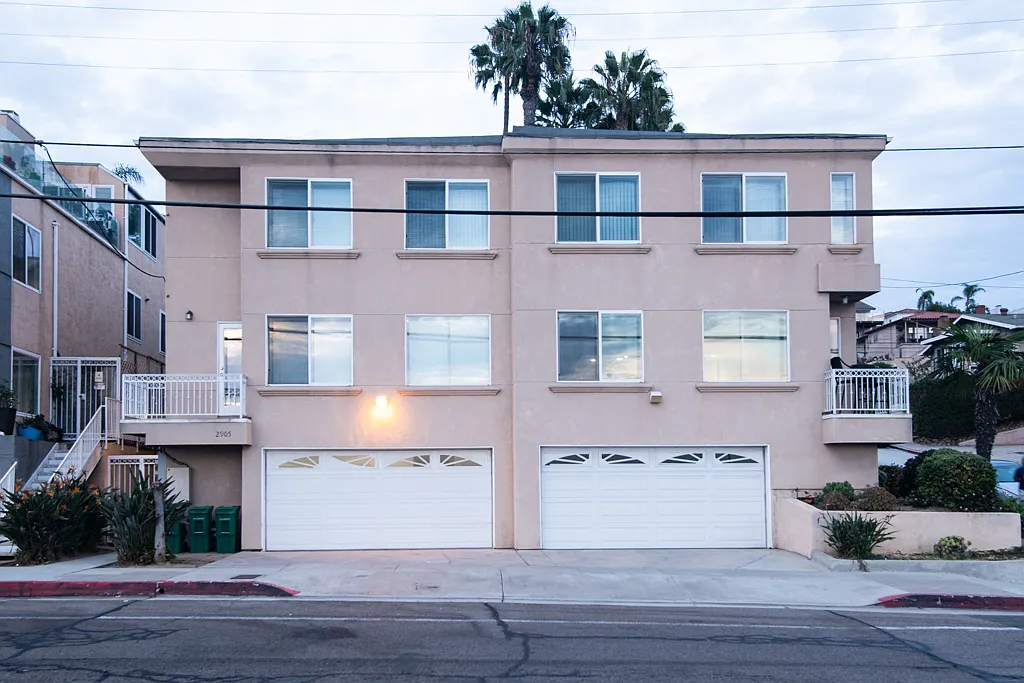 4 bed, 3.5 bath, 2200 sqft, $4,800 — Photo 1