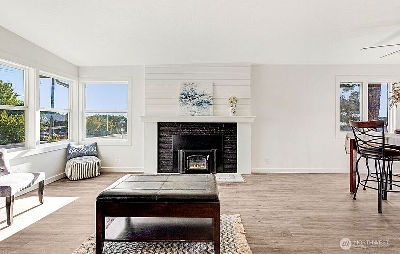 5th image of 128 W Nelson Road