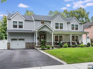 61 Ferndale Rd, Paramus, NJ 07652