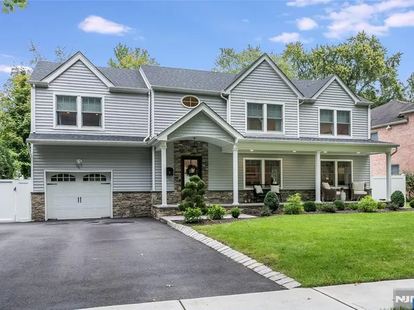 61 Ferndale Rd, Paramus, NJ 07652