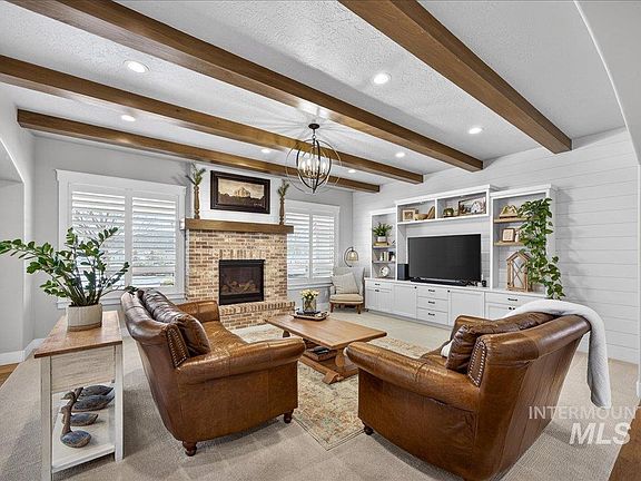 3rd image of 15111 Pinehurst Way