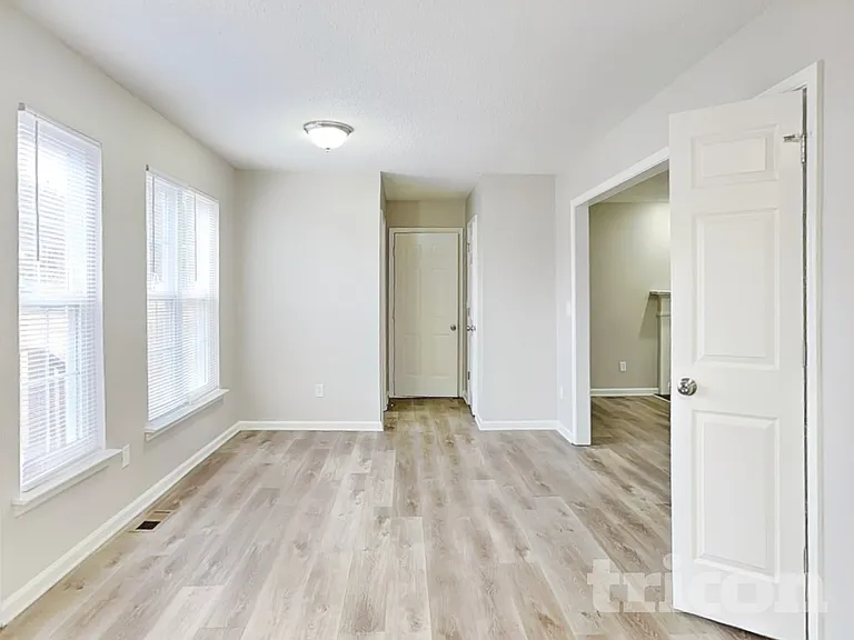 4900 Valley Trail Ct — Photo 5