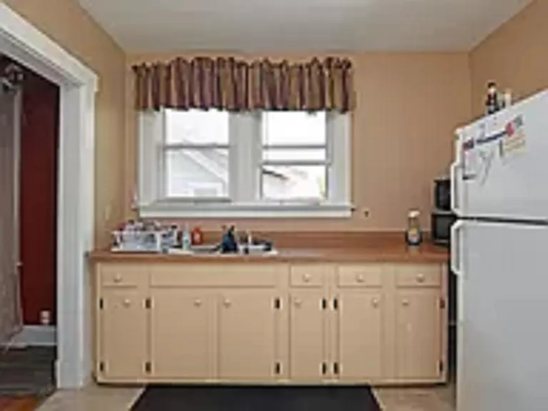 465 Lloyd Pl #2 — Photo 2