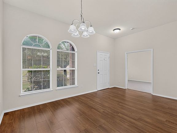 4th image of 216 Spruce Trl