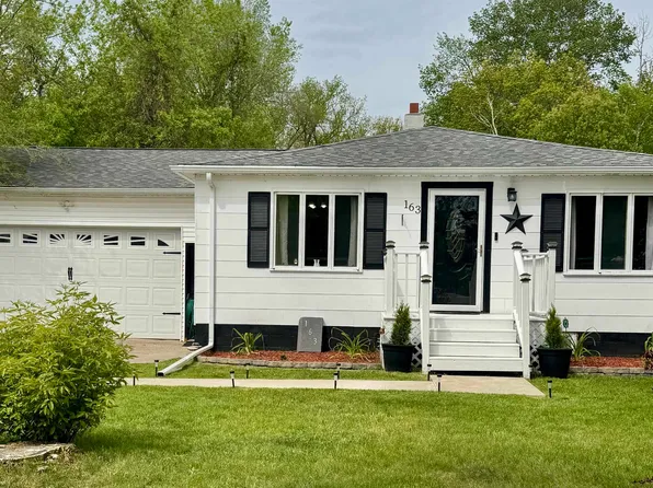 163 N Huron Rd, Linwood, MI 48634