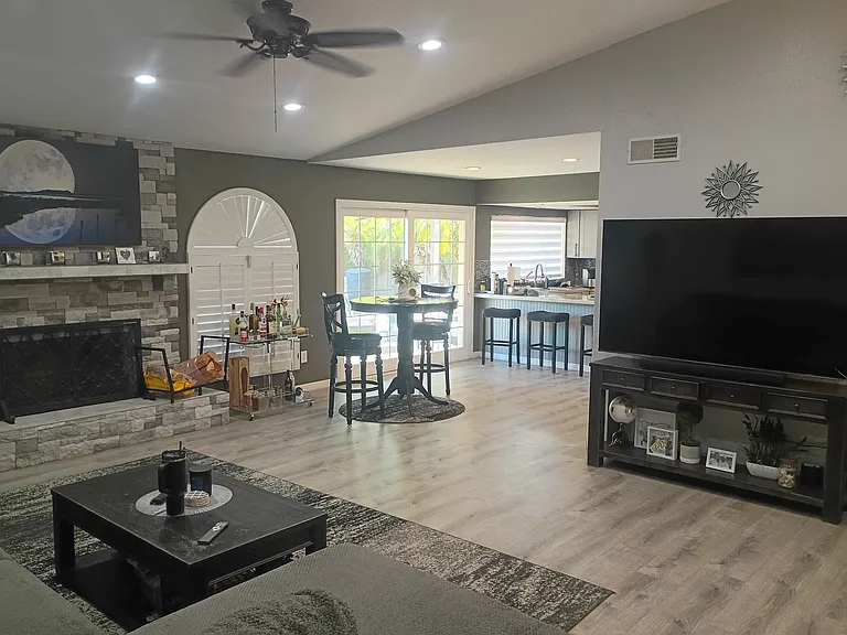 905 W Cheyenne Dr — Photo 9